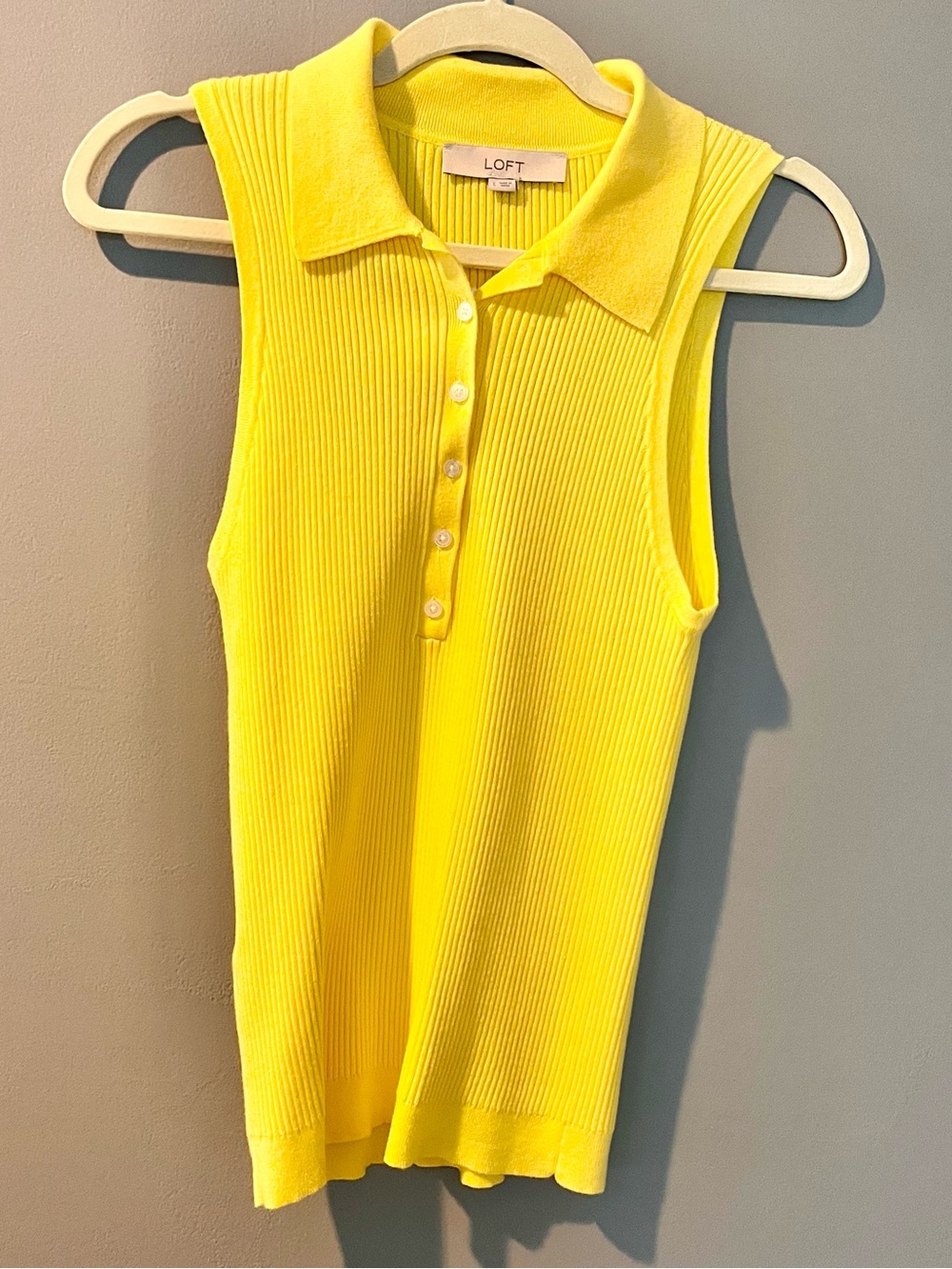Loft Yellow Sleeveless ribbed sweater with buttons - Large